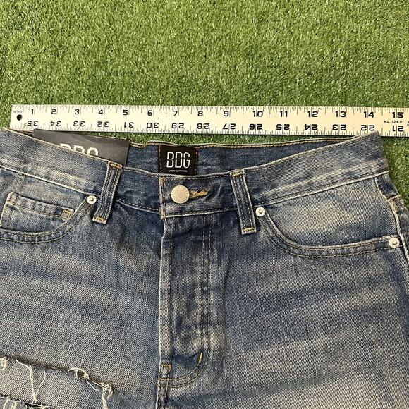 Women's BDG Low-Rise Boyfriend Jean Shorts - Picture 6 of 6